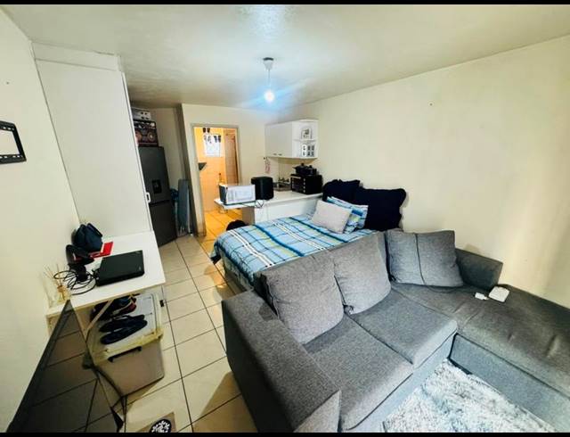 1 BEDROOM APARTMENT FOR SALE IN SCOTTSVILLE